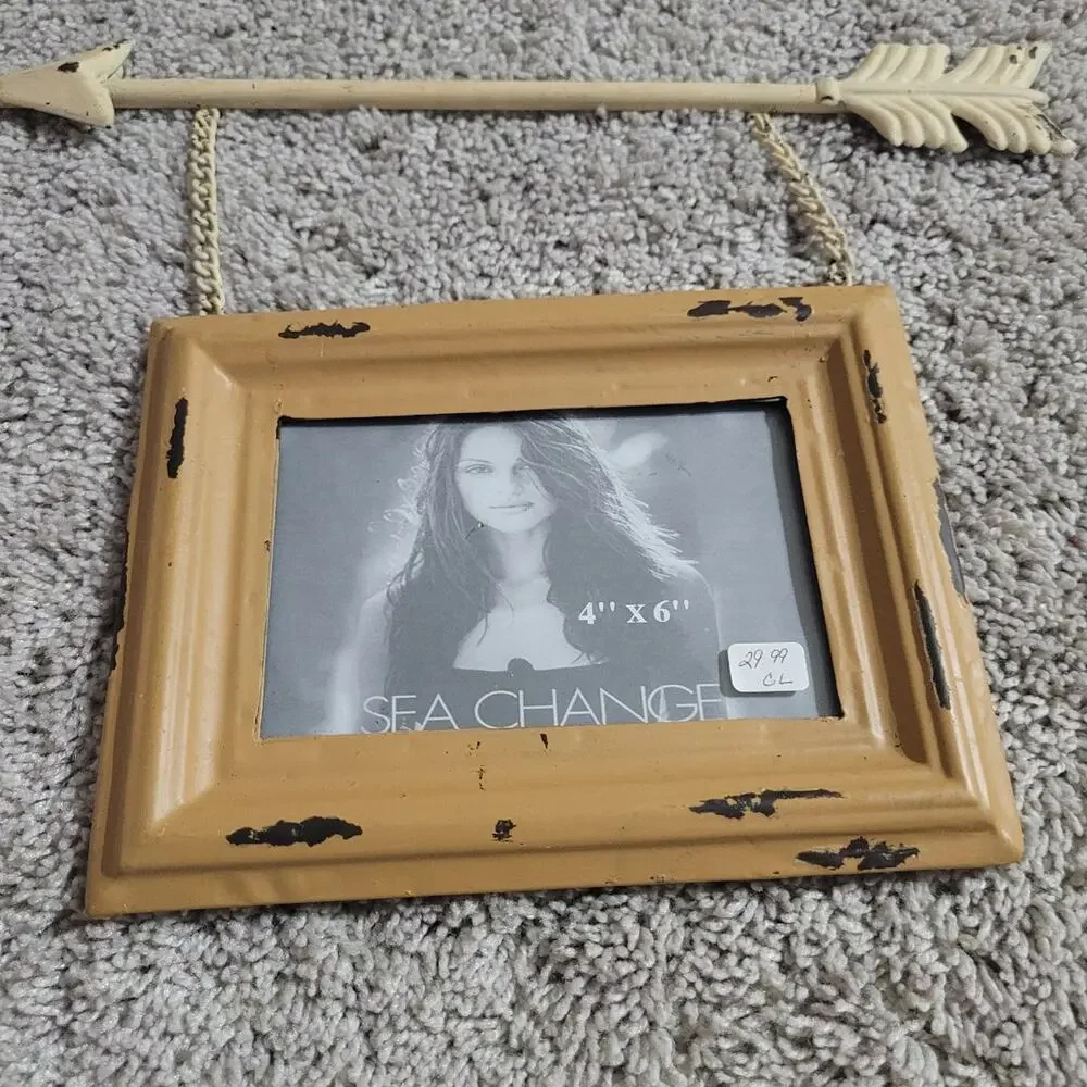 Sea Change Arrow Hanging Picture Frame 4x6 Rustic Distressed Decor